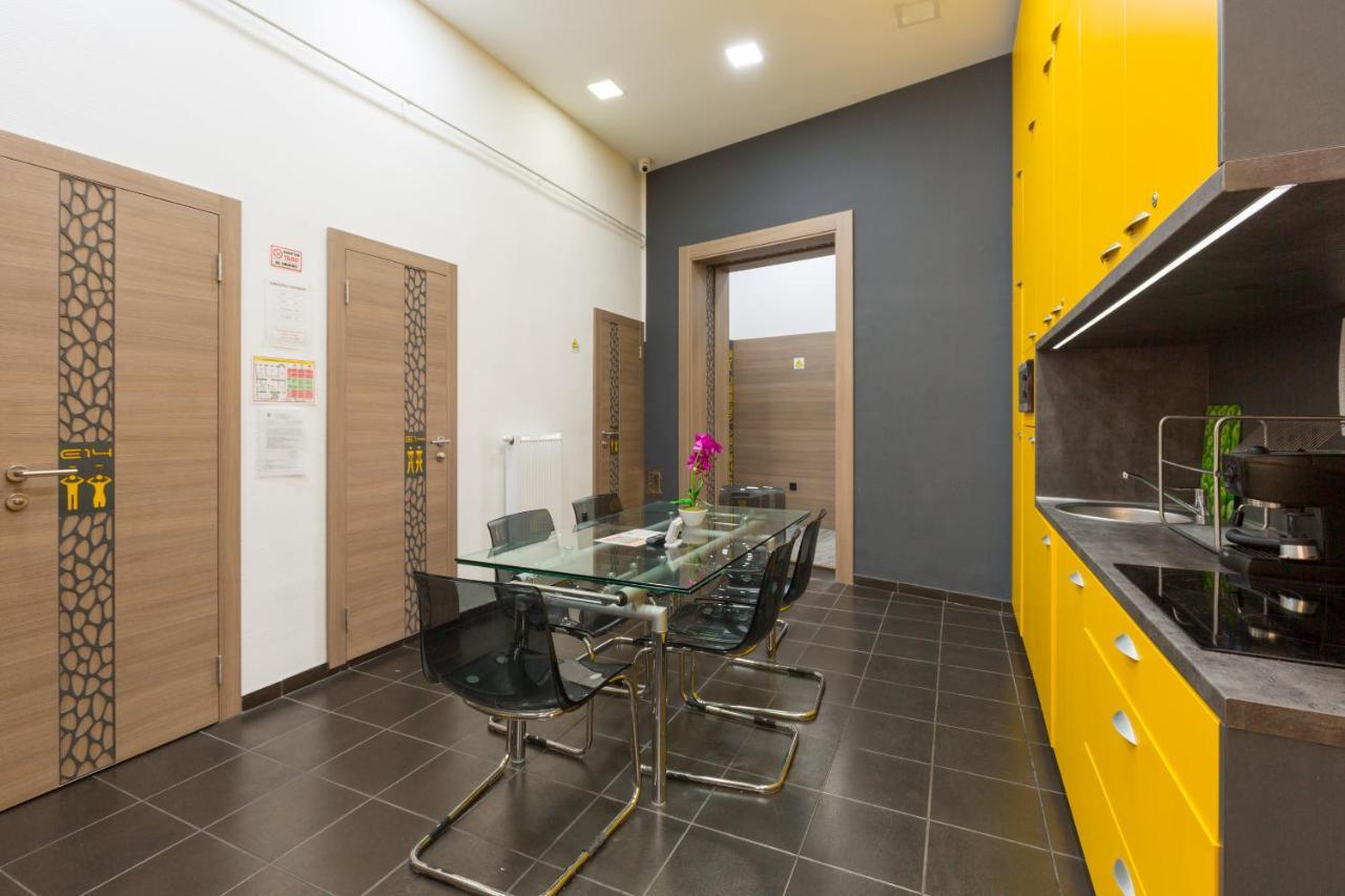 E14 Design Hostel ブダペスト エクステリア 写真