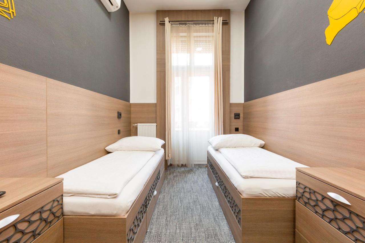 E14 Design Hostel ブダペスト エクステリア 写真
