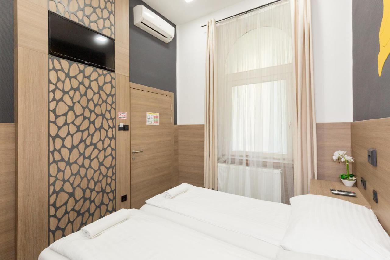 E14 Design Hostel ブダペスト エクステリア 写真