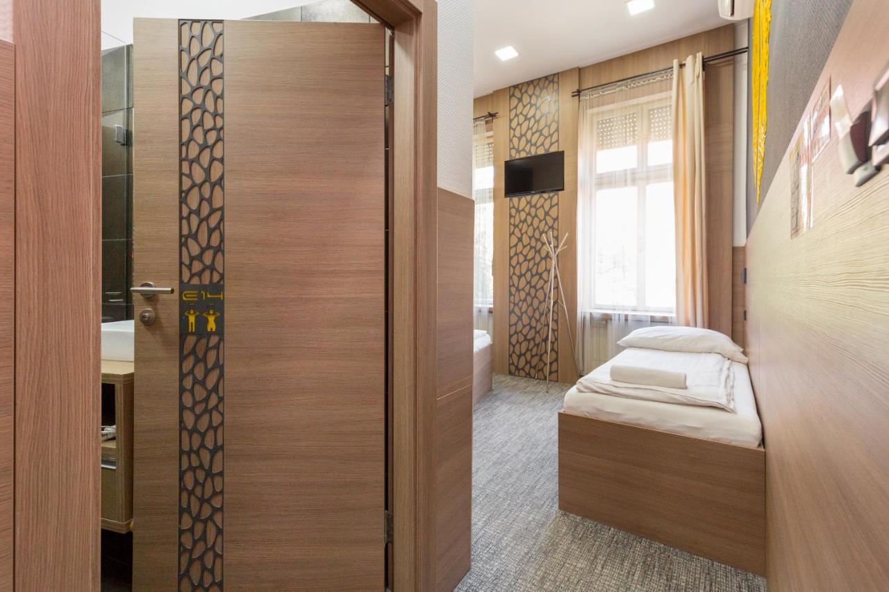 E14 Design Hostel ブダペスト エクステリア 写真