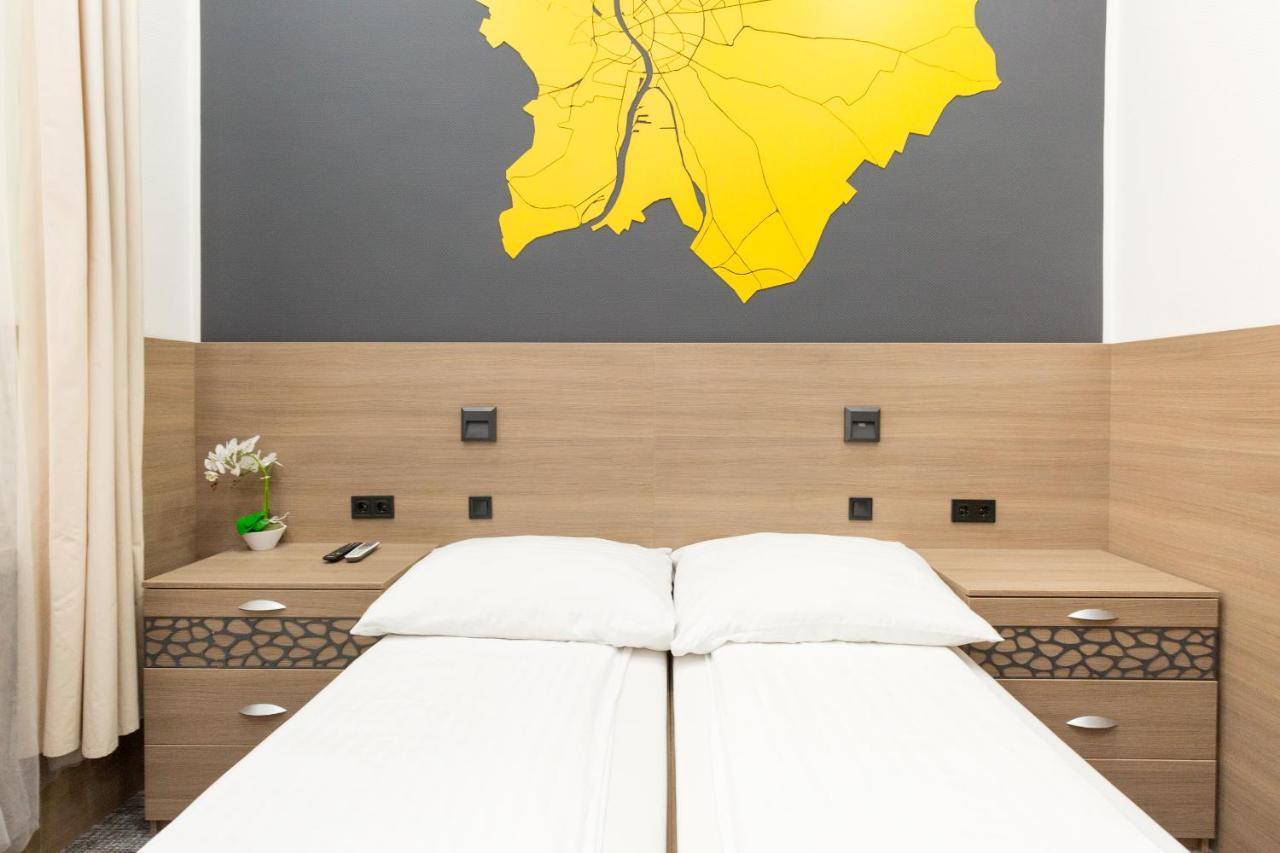 E14 Design Hostel ブダペスト エクステリア 写真
