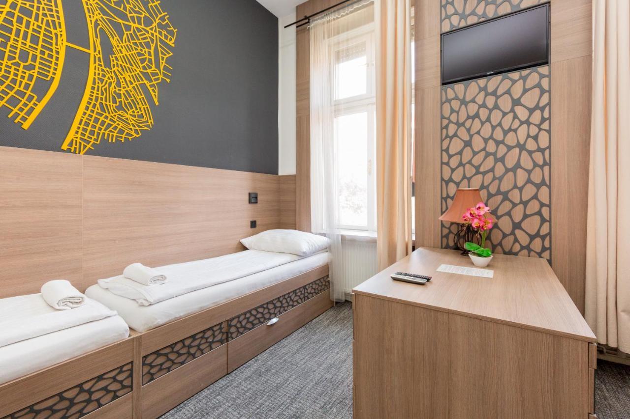 E14 Design Hostel ブダペスト エクステリア 写真
