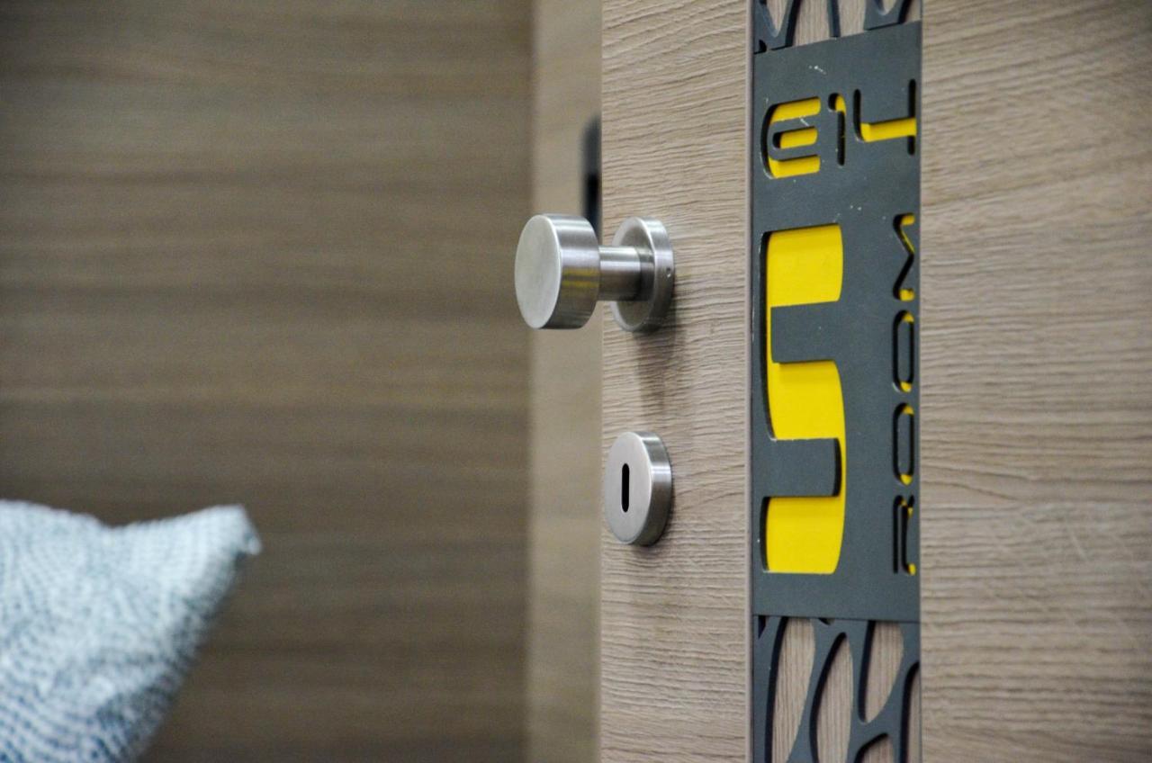 E14 Design Hostel ブダペスト エクステリア 写真